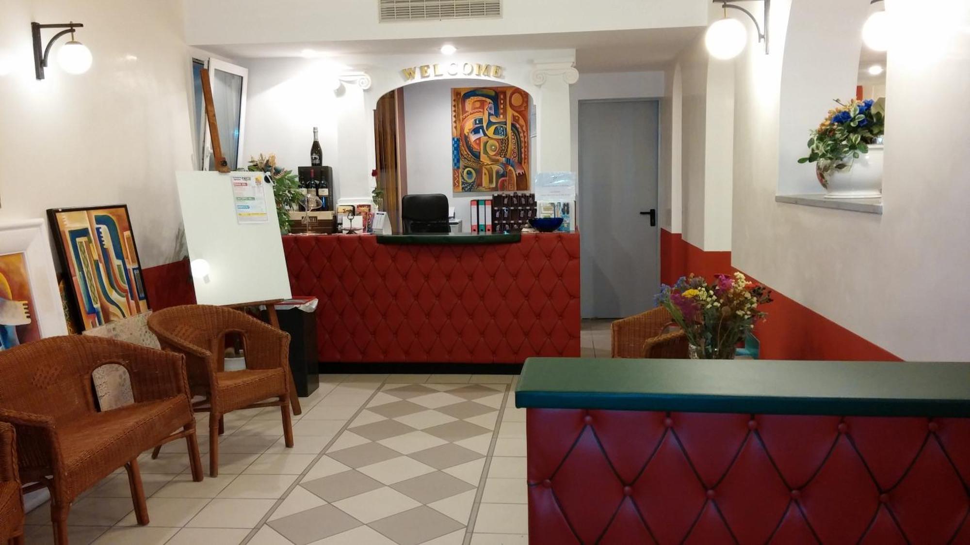 罗马别墅酒店 利尼亚诺萨比亚多罗 外观 照片